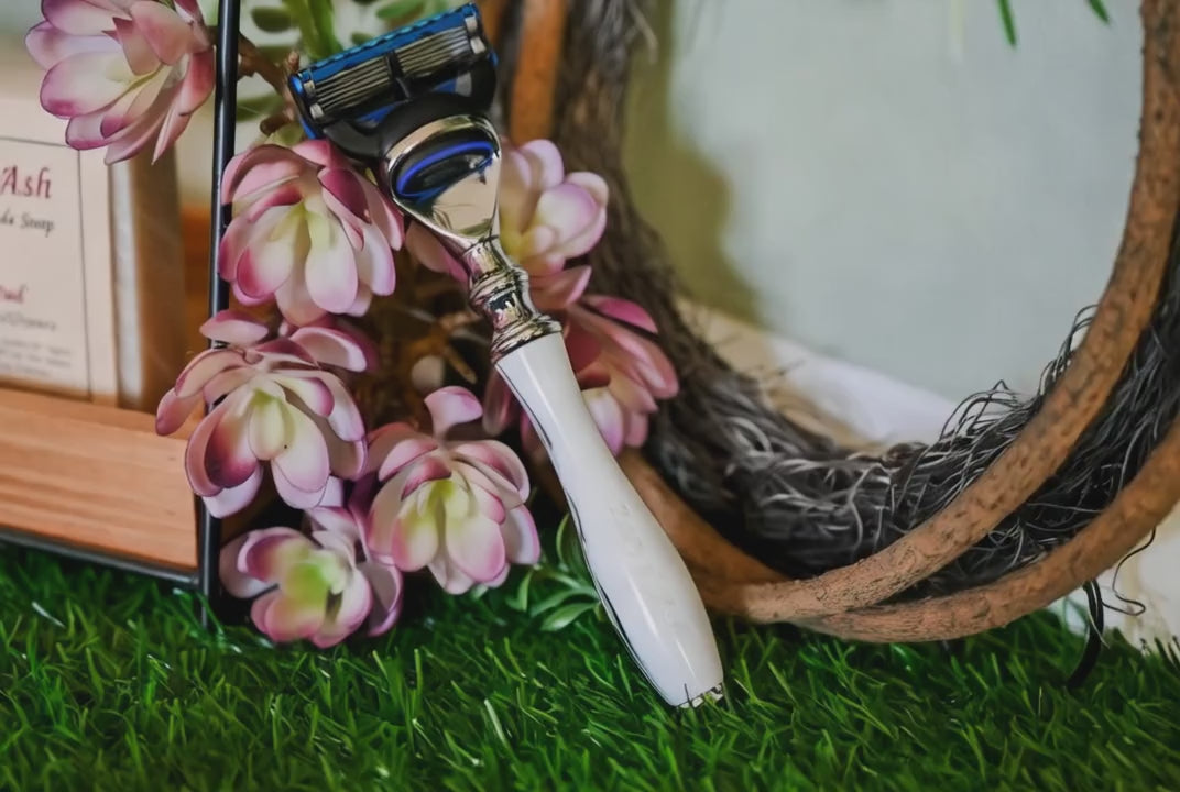 Porcelain White Titan 5™ Razor – Zoey n' Ash